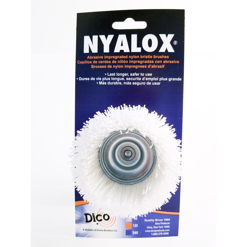 COMPAGNIE DES FRÈRES DIVINS, Dico Nyalox 2-1/2 in. Dia. x 1/4 in. x 1/4 Dia. Brosse à godets en nylon ondulé montée sur mandrin 4500 tr/min